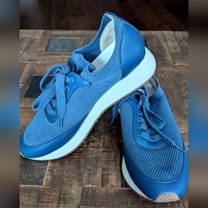 Banana Republic Cloth Trainer‎